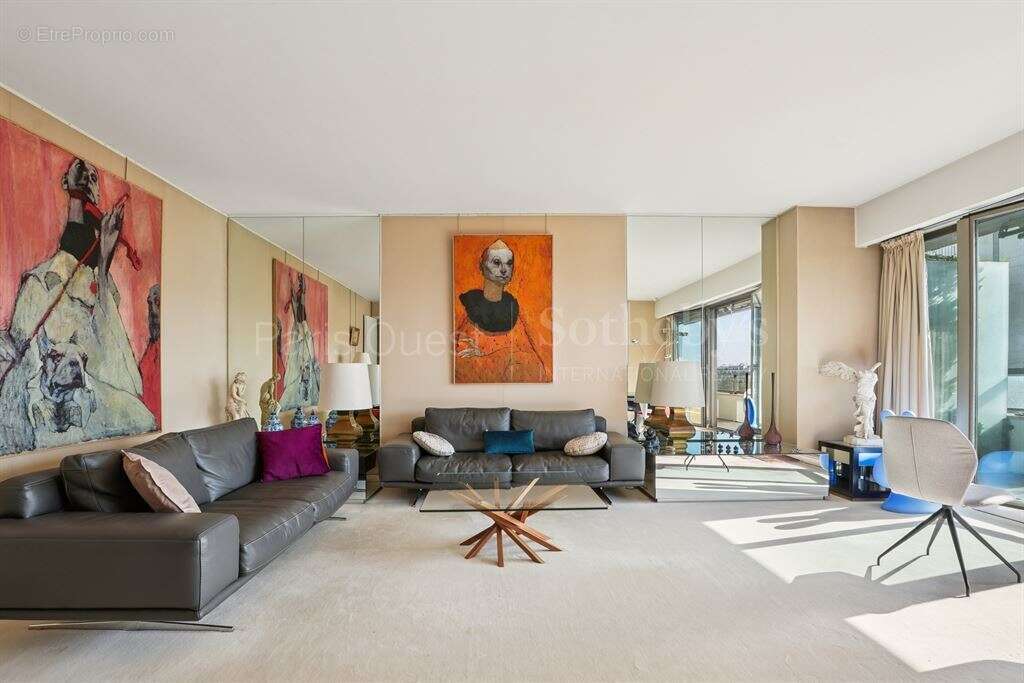 Appartement à PARIS-16E