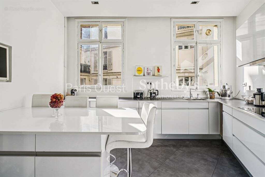 Appartement à PARIS-8E