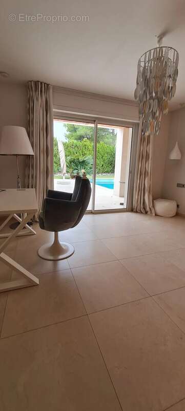 Maison à MOUGINS
