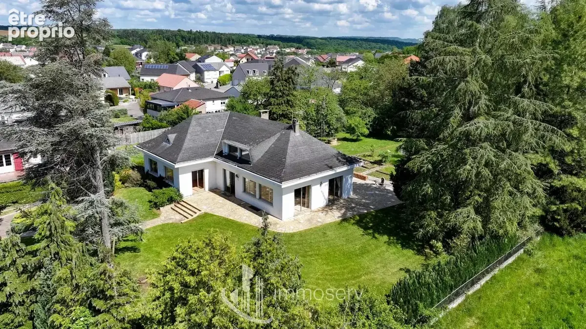 Maison à NEUFCHEF