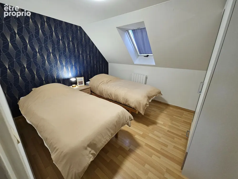 Immeuble  de rapport - 3 appartements dont 1 avec cour - En bon état général. - photo 1
