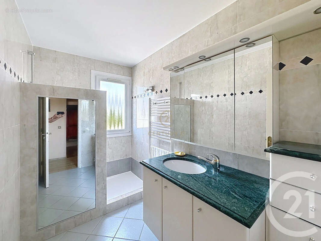 Appartement à SAINTE-FOY-LES-LYON