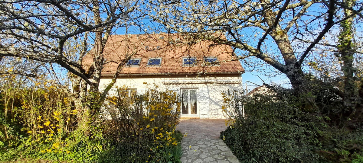 Maison à SAINT-MAURICE-MONTCOURONNE