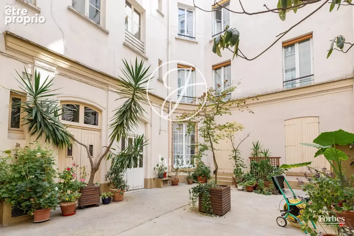 Paris 18e - ABBESSES / RUE DES ABBESSES - Appartement - 5 pièces - 114,06m² Carrez - 3/4 chambres - photo 15