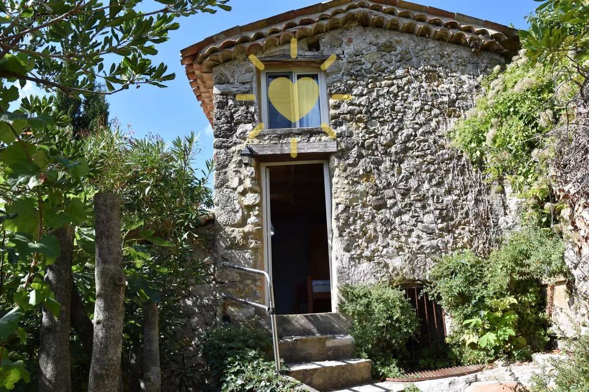 BARGEMON : Belle villa à pied du village avec piscine - photo 7