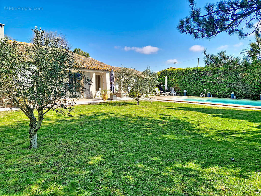 Maison à LES ANGLES