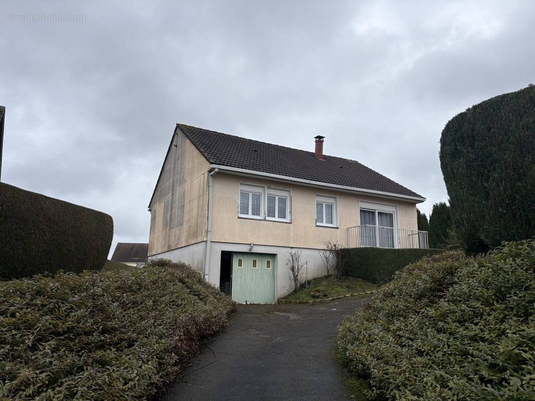 Maison à BELLOU-LE-TRICHARD
