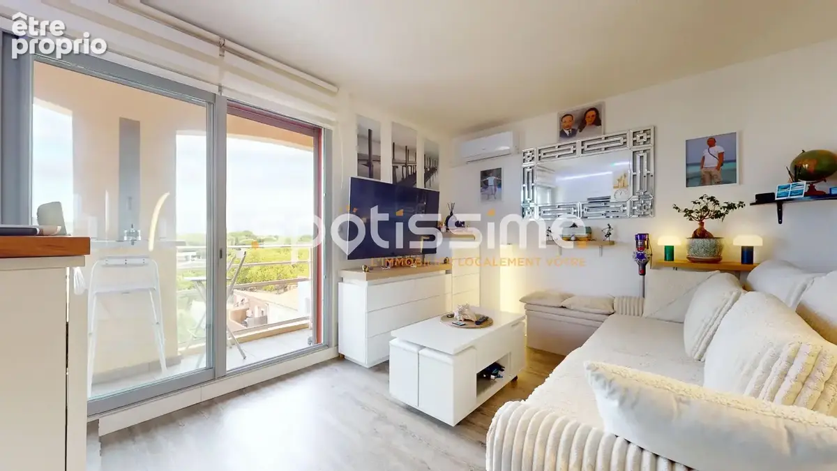 Cap d'Agde  Studio rénové au 5ème étages avec ascenseur, au centre-port - photo 1