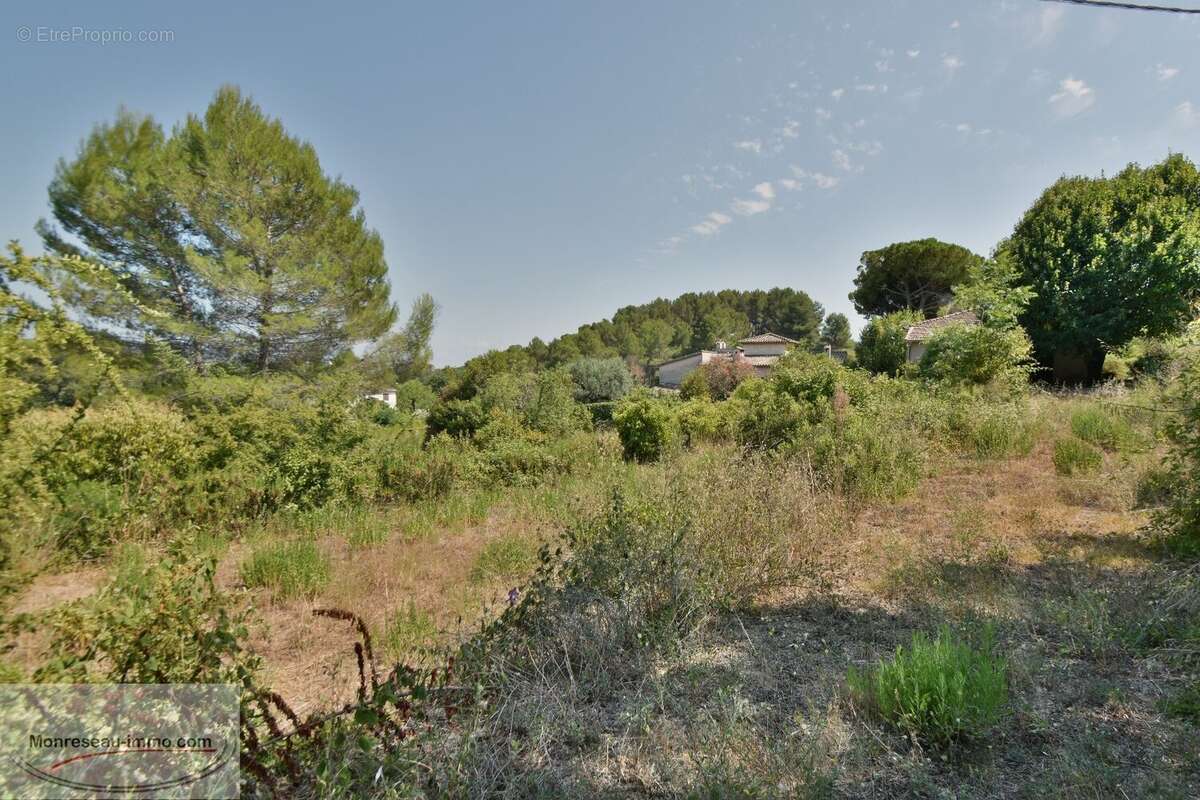 Terrain à MOUGINS