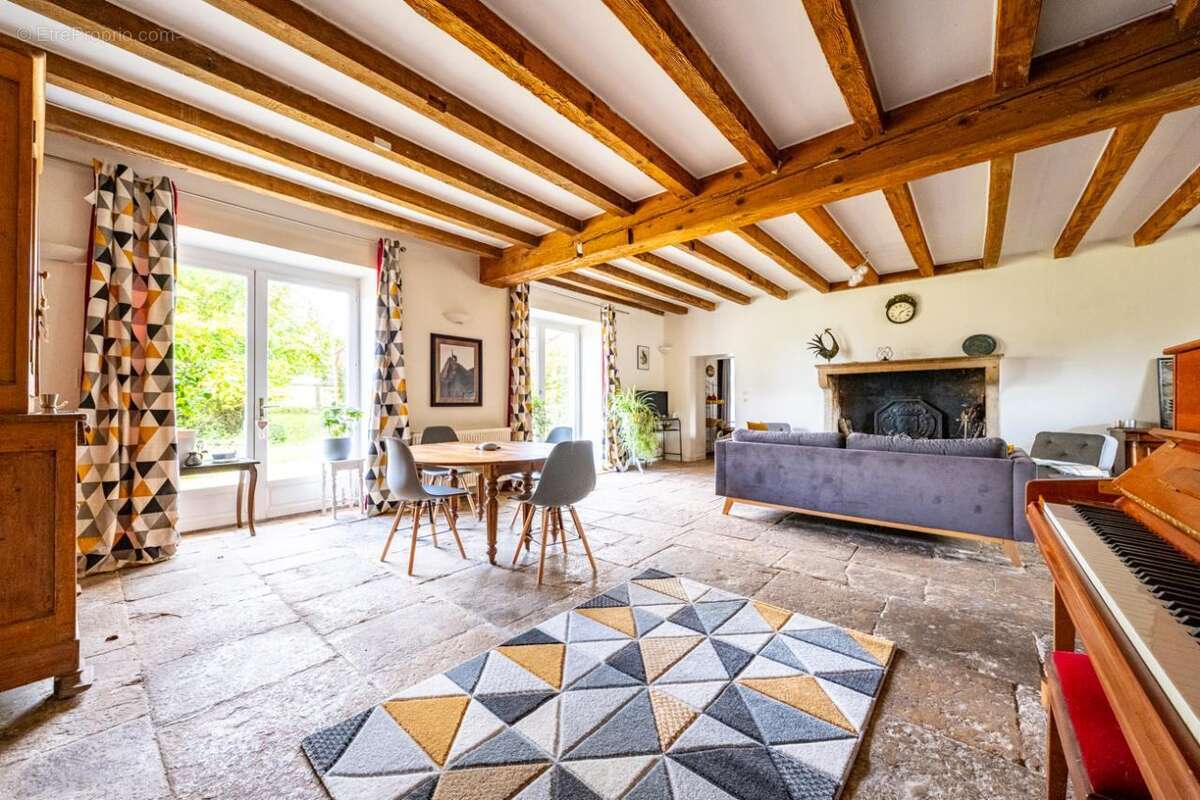 Maison à BEIRE-LE-CHATEL