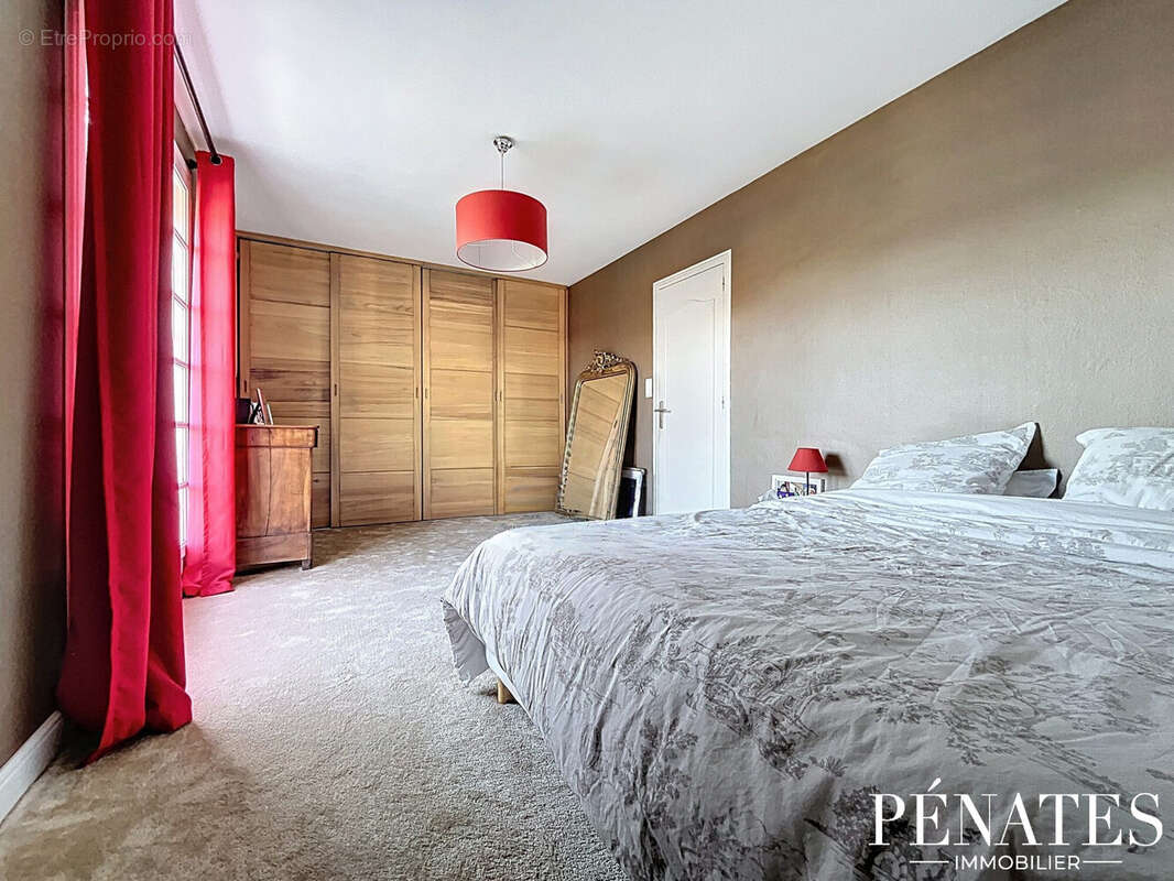 Maison à SAINT-ETIENNE-DU-ROUVRAY