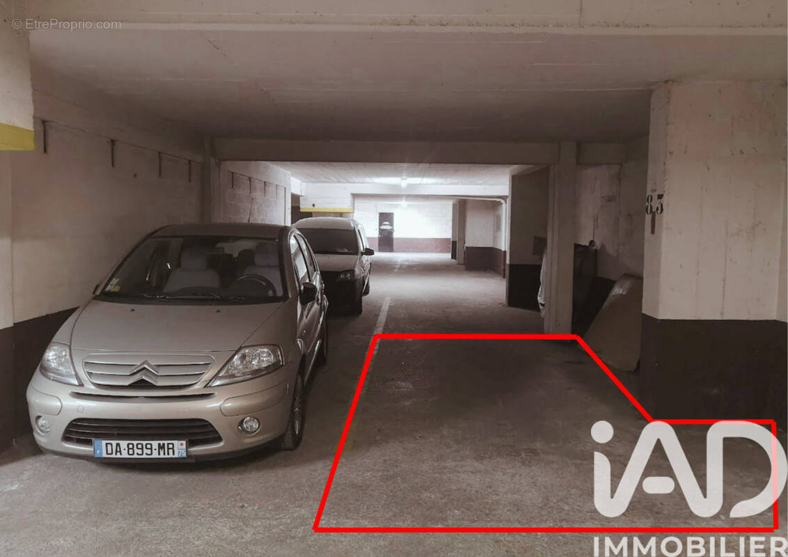 Photo 1 - Parking à PARIS-20E