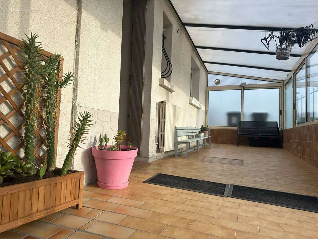 Maison à SAINT-LAMBERT-DU-LATTAY