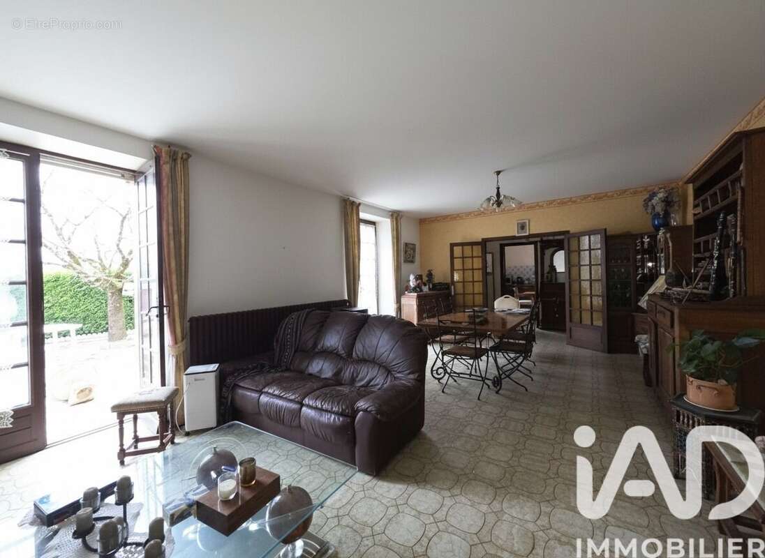 Maison 168 m² à Aunac  - photo 3