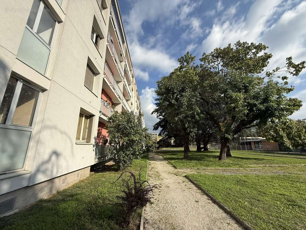 Appartement à LE PONT-DE-CLAIX