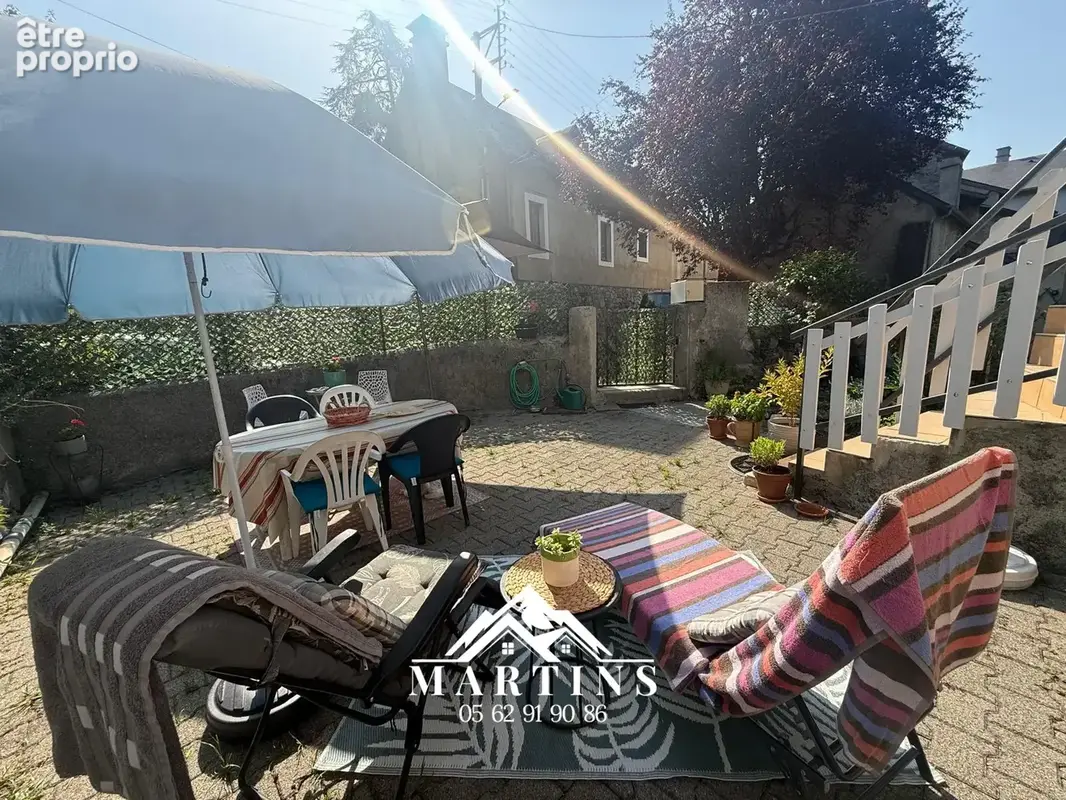 EXCLUSIVITE / ARGELES-GAZOST - Centre-ville - Maison édifiée sur 3 niveaux de 135m2 habitables + jardinet. - photo 6