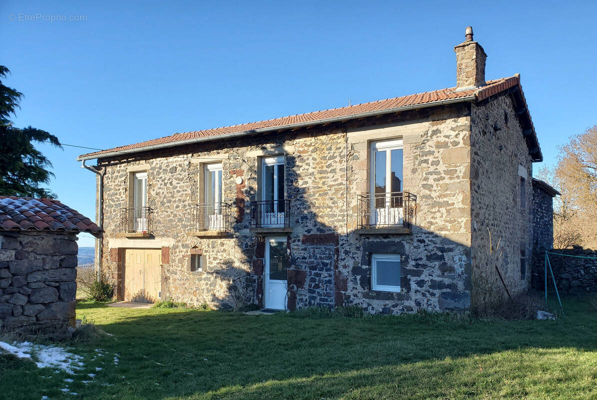 Maison à SAINT-JEAN-LACHALM