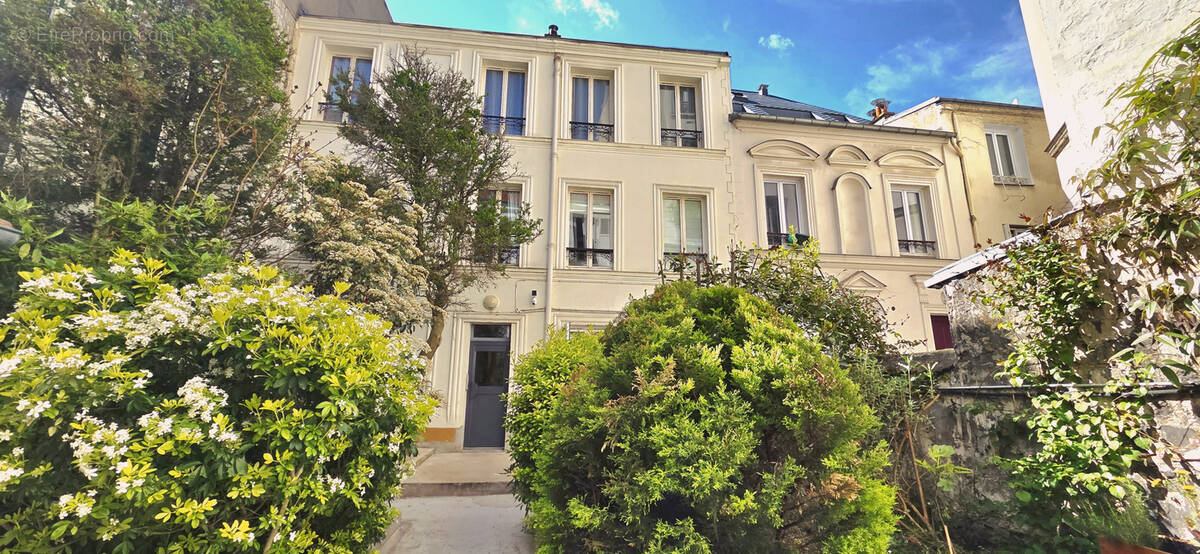 Appartement à PARIS-14E