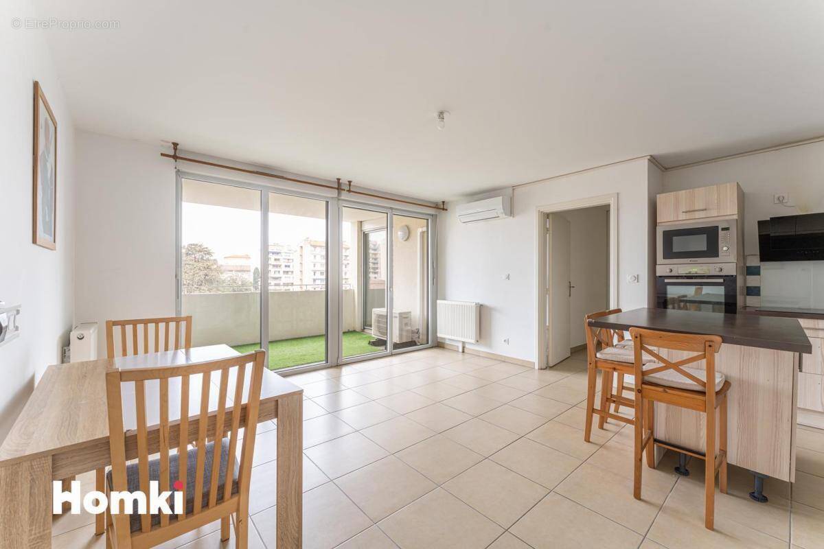 Appartement à MARSEILLE-5E