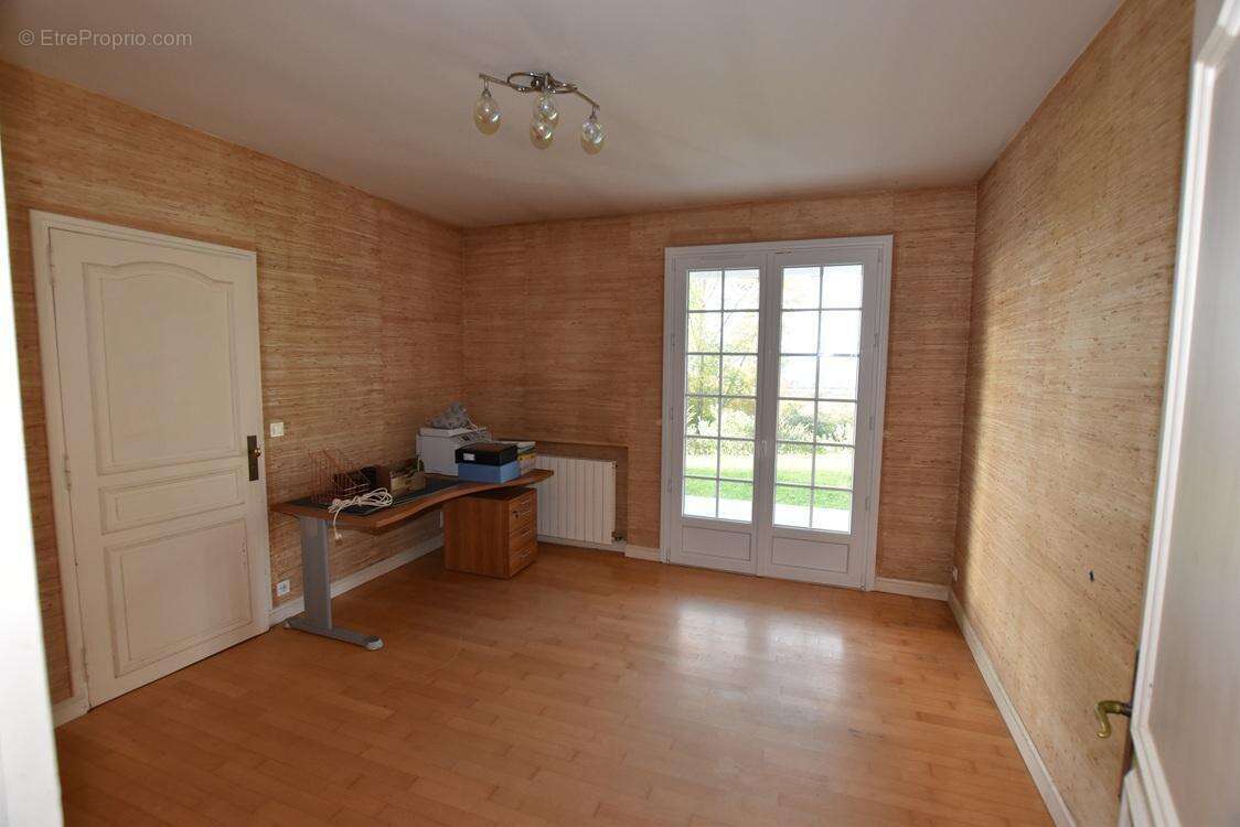 Maison 8 pièces avec piscine – SERRES MORLAAS (64) - photo 10