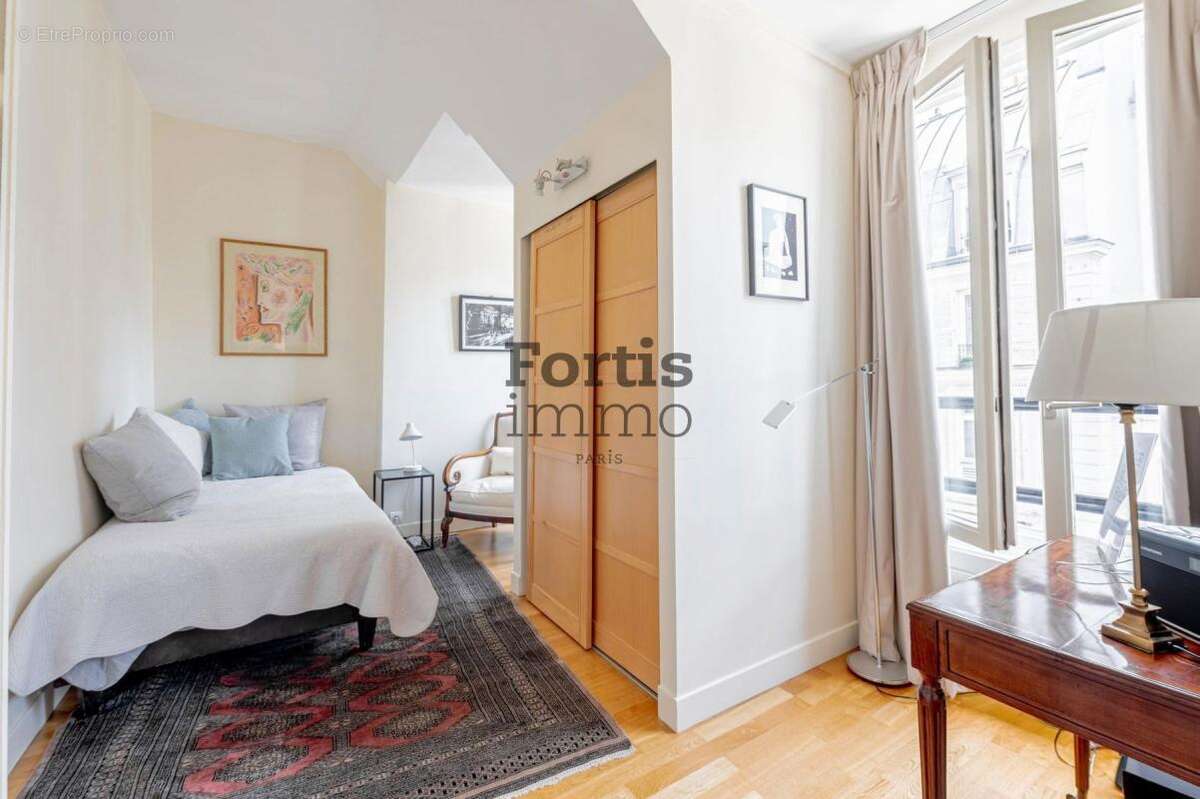 Appartement à PARIS-9E