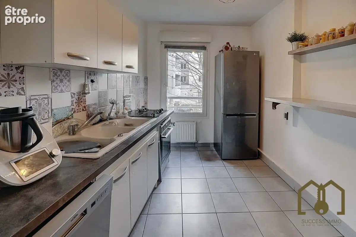 Appartement 62 m² à Saint-Priest  - photo 3
