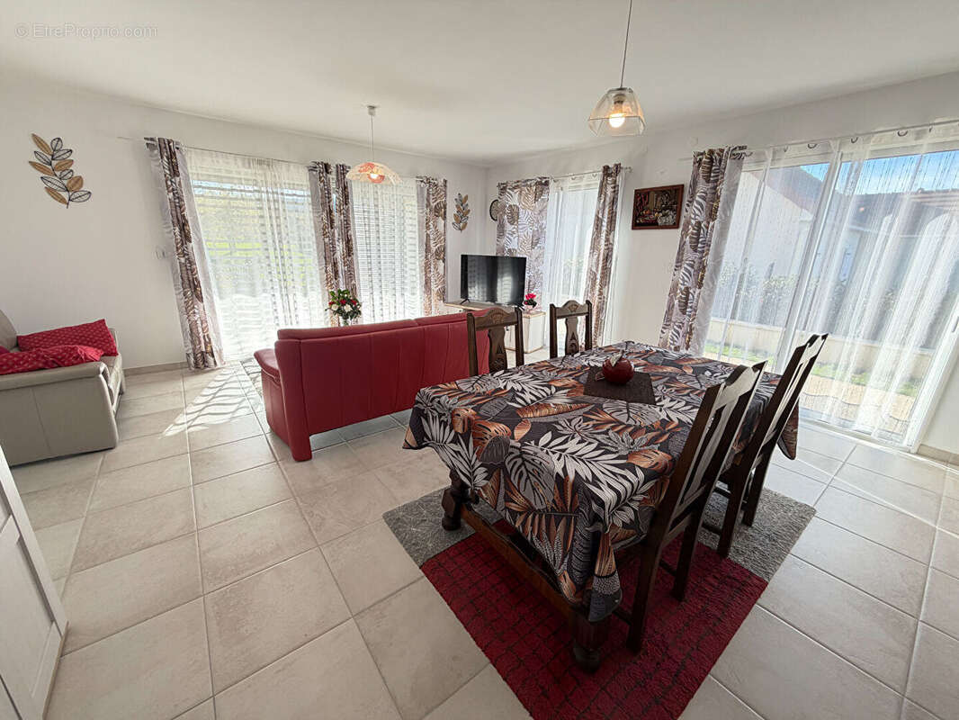 Maison à SAINTE-FEYRE