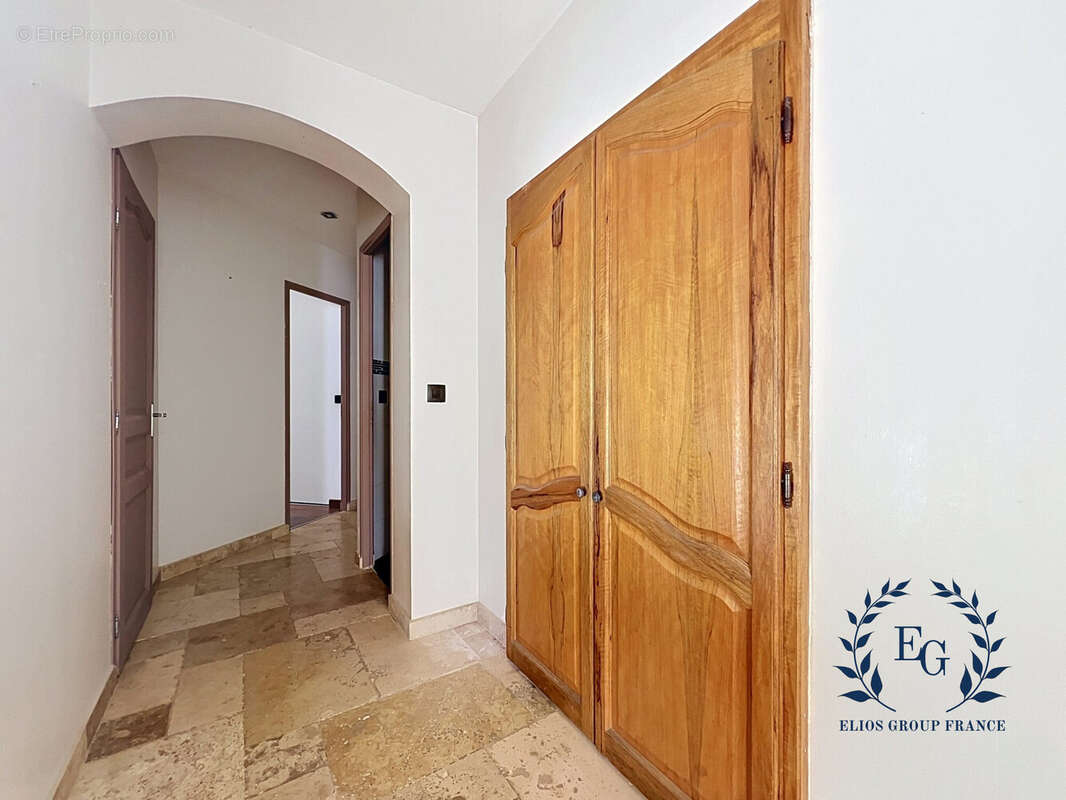 Maison 167 m² à Besse-Sur-Issole  - photo 8