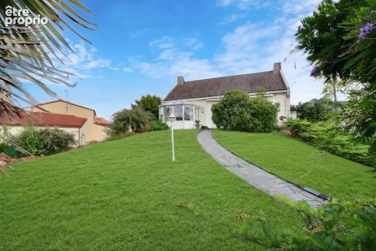 A vendre - maison familiale sur sous-sol - 150 m2 environ - 6 pieces - garage - photo 2