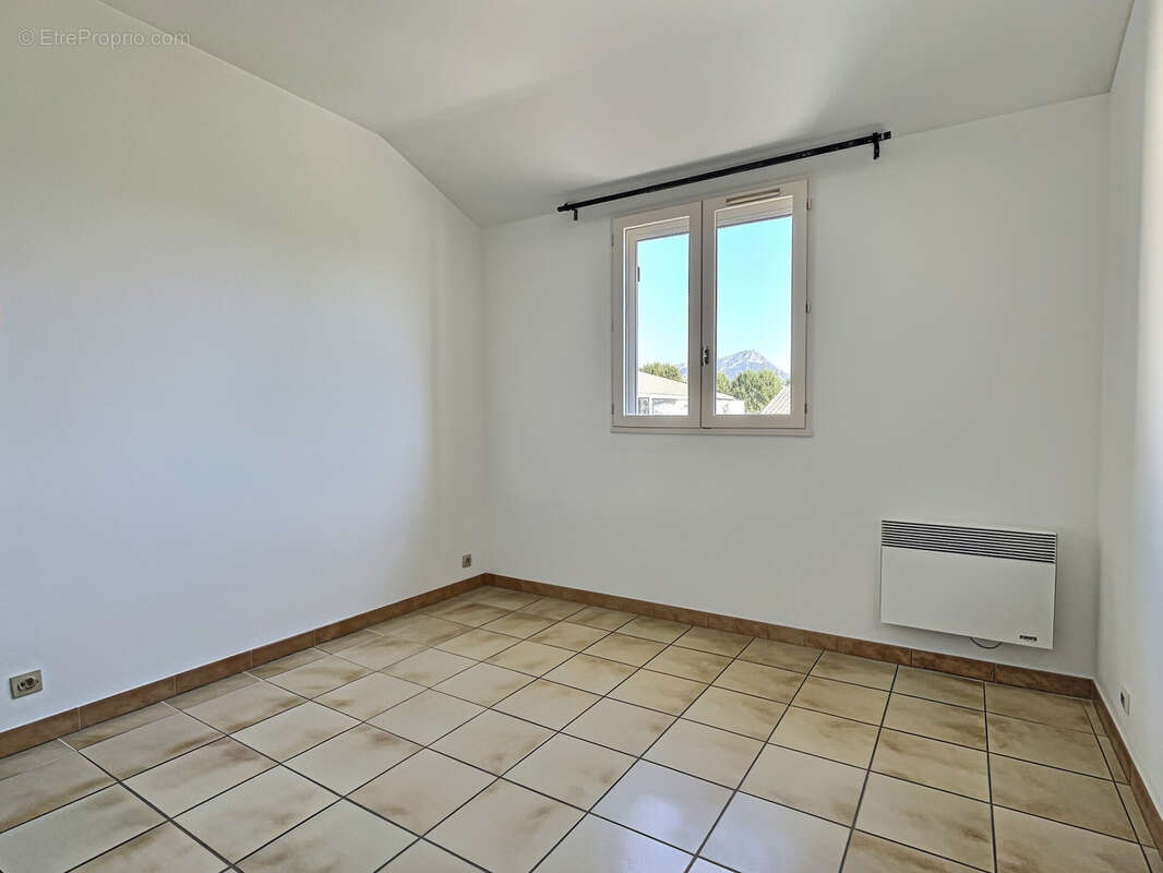 T4 dernier etage  - proche centre - stationnement privatif - photo 6