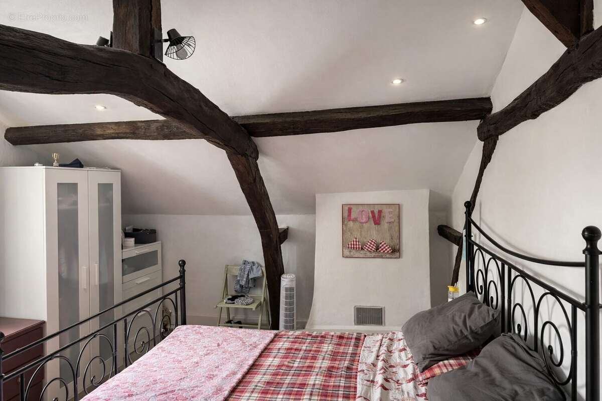 Maison à VILLECOMTAL-SUR-ARROS