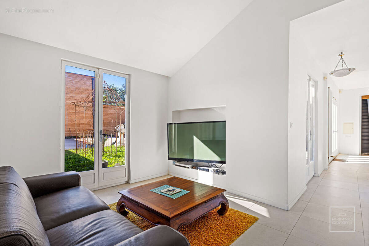 Les Chères: Maison 200m² sur 350 m² de terrain avec piscine - photo 4