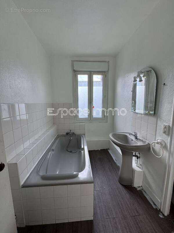 Commerce à DEVILLE-LES-ROUEN