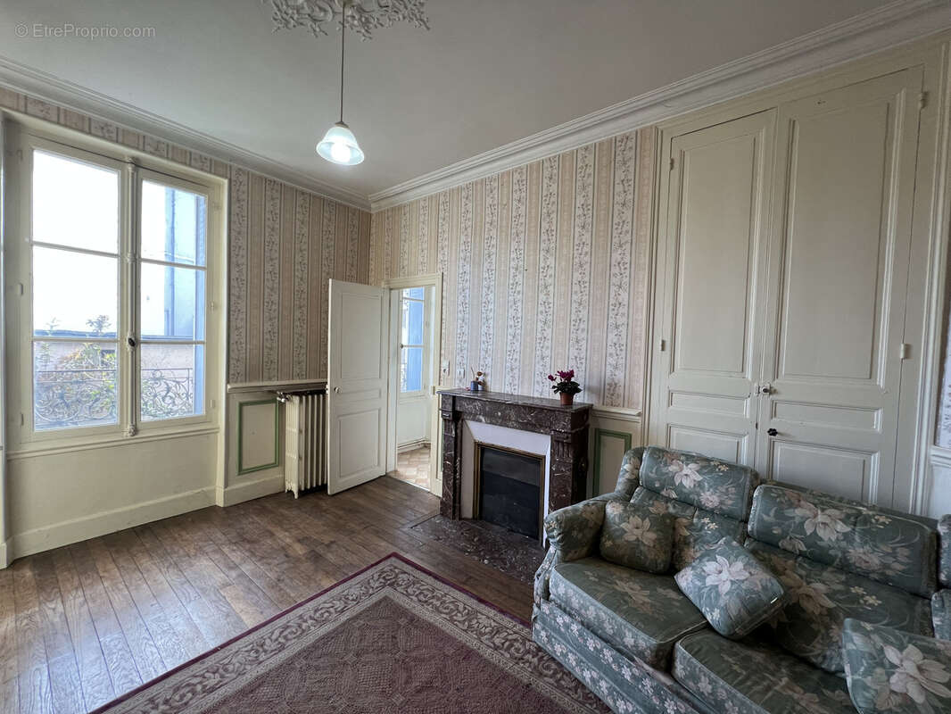 Maison à COSNE-COURS-SUR-LOIRE