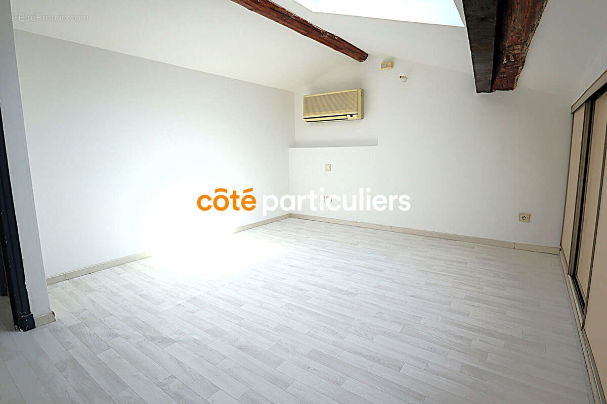 Appartement à ROQUEBRUNE-SUR-ARGENS