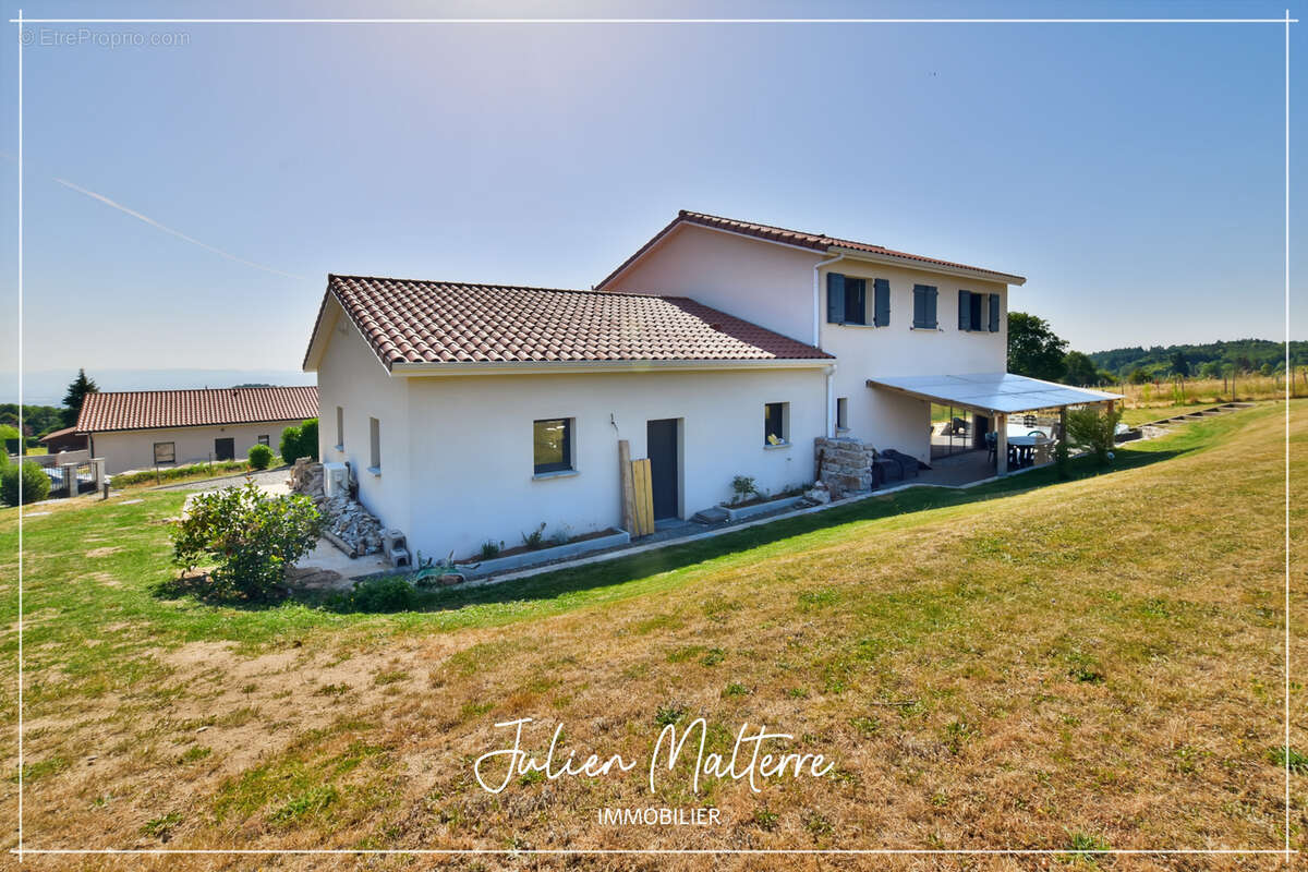 Maison récente de 170 m² sur 2100 m² de terrain préservés, 7 pièces, 5 chambres dont dressing, garage de 85 m² à MAROLS (42) - photo 15