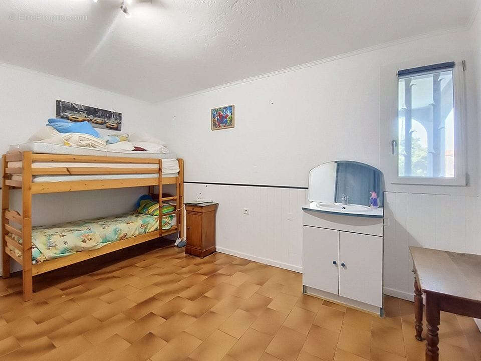 Villa familliale avec piscine à deux pas du centre-ville - photo 12