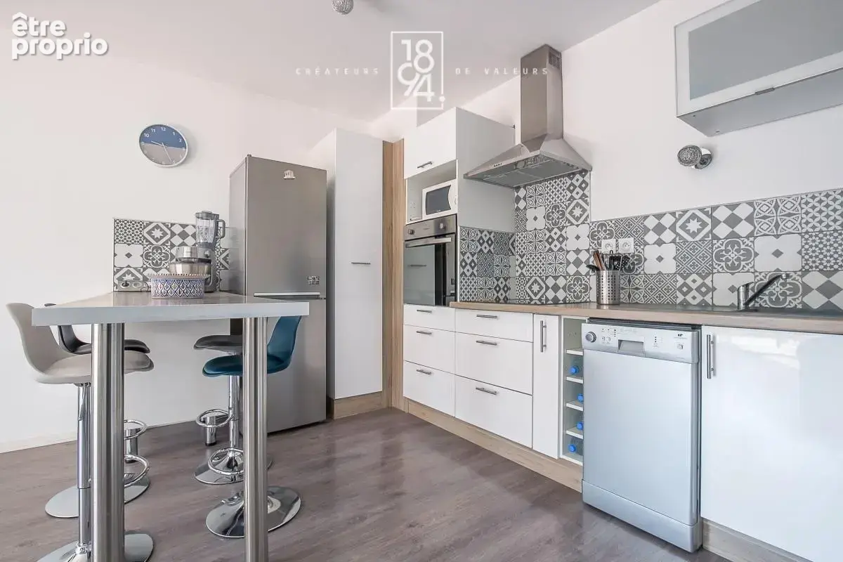 À vendre -T3 lumineux avec terrasse - Marseille 13009 secteur Cabot - photo 6