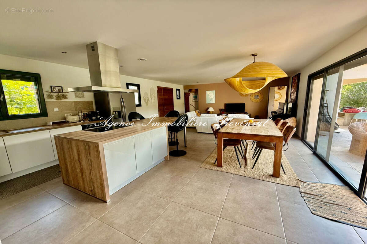 Maison à PLAN-DE-LA-TOUR