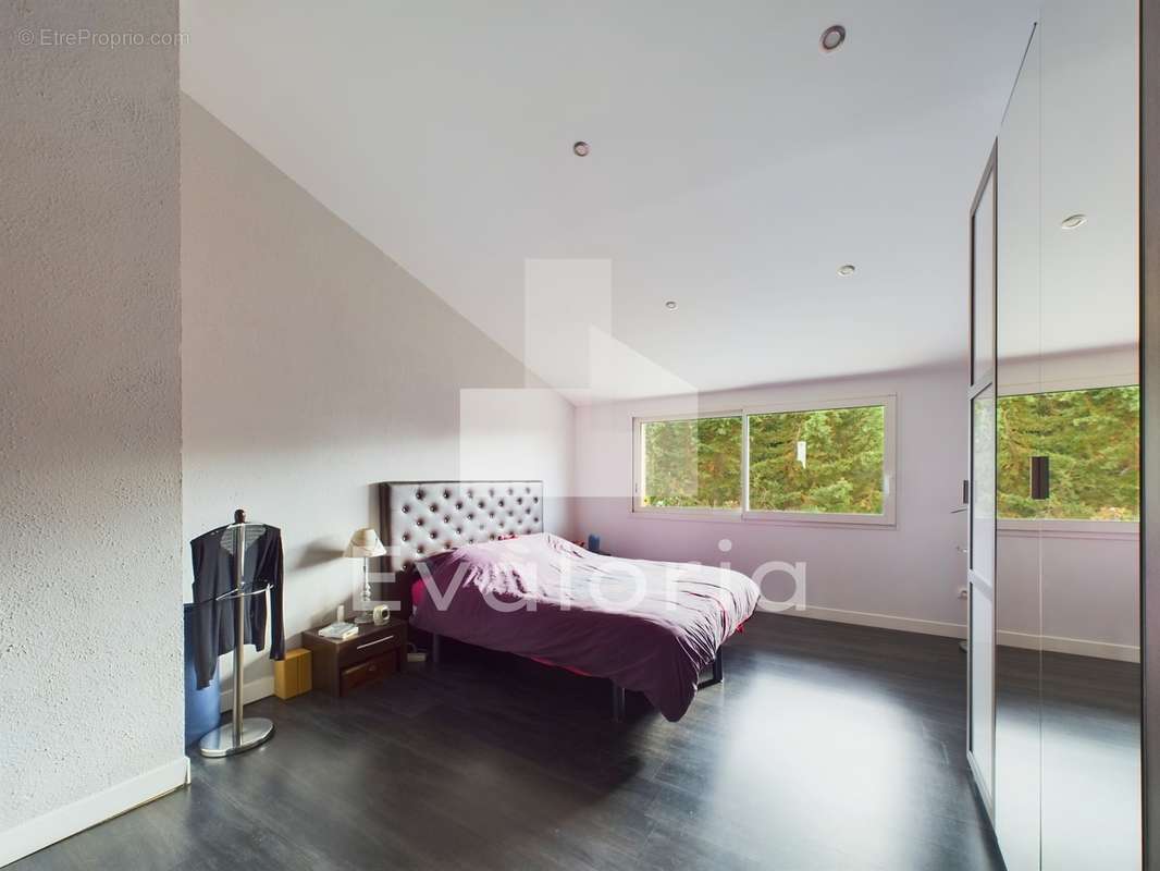 Maison 5 pièces de 130 m² sur un terrain de 800 m² avec piscine  - photo 7