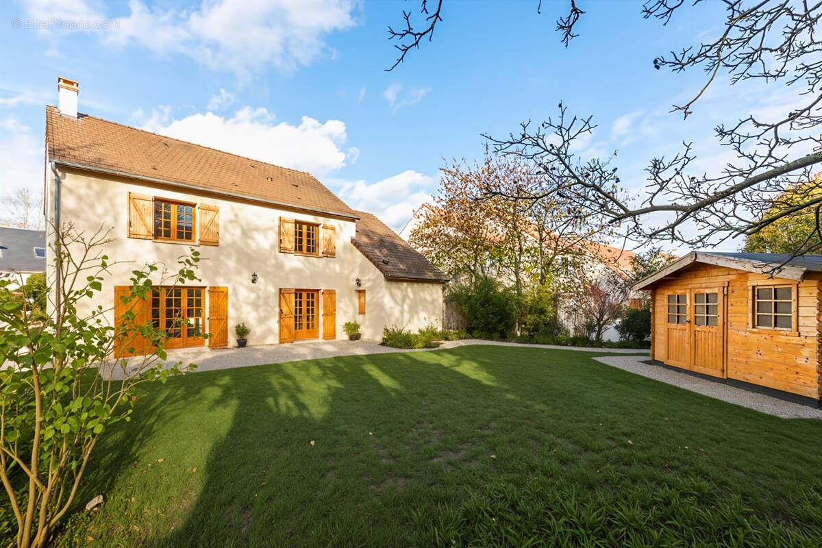 Maison à VERRIERES-LE-BUISSON