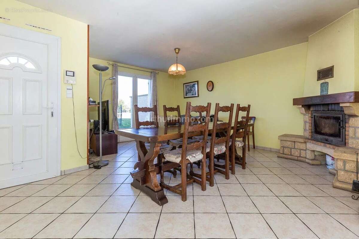 Maison à SAINT-SORLIN-DE-MORESTEL