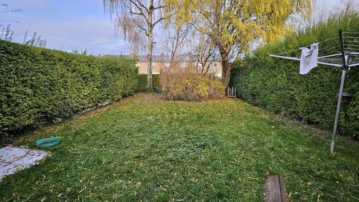 Maison à NEUVILLE-EN-FERRAIN