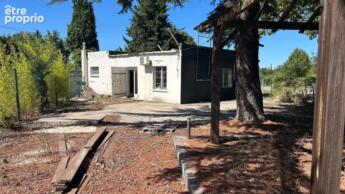 Terrain constructible d'activité en zone UEa 2500 m2 sur Aix en Provence - Celony - Axe très passant & accès d - photo 3