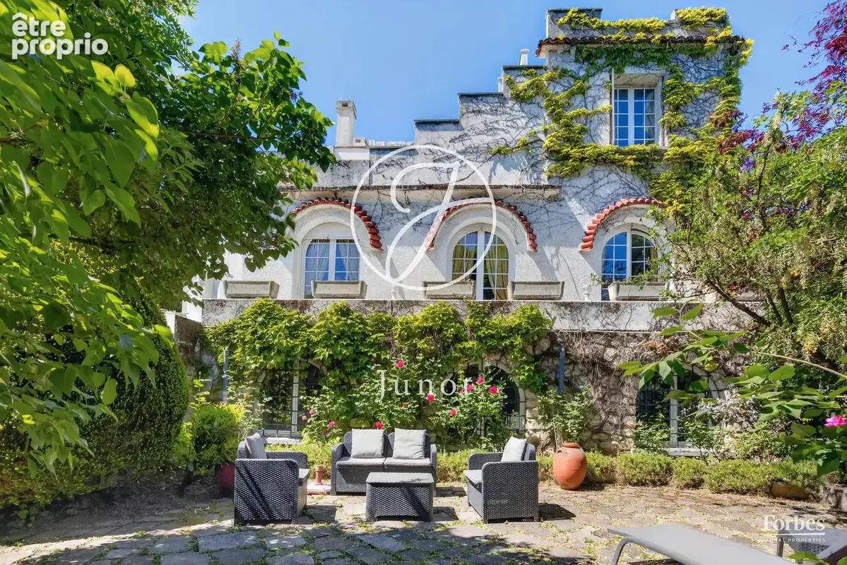 Suresnes - RAGUIDELLES - Maison 498m² - Terrain 1200m² - photo 1