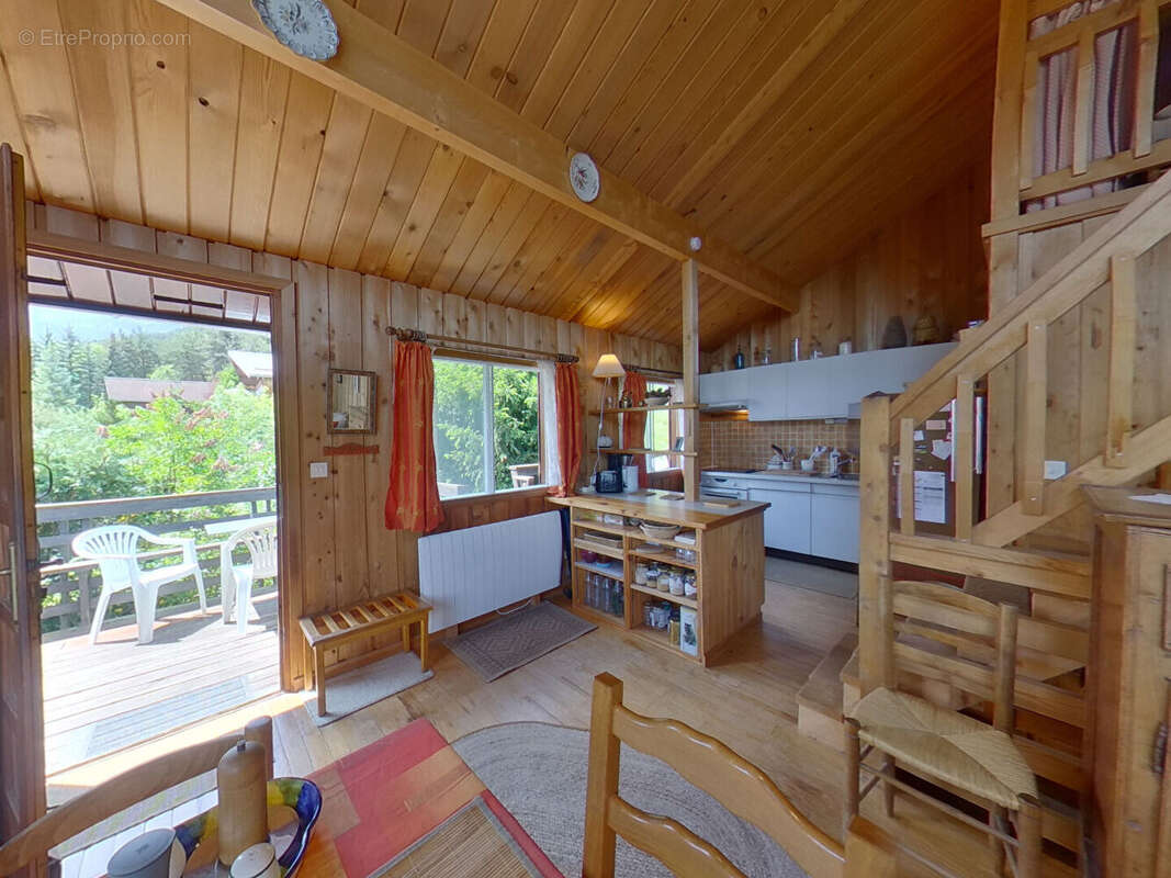 Maison à ENCHASTRAYES