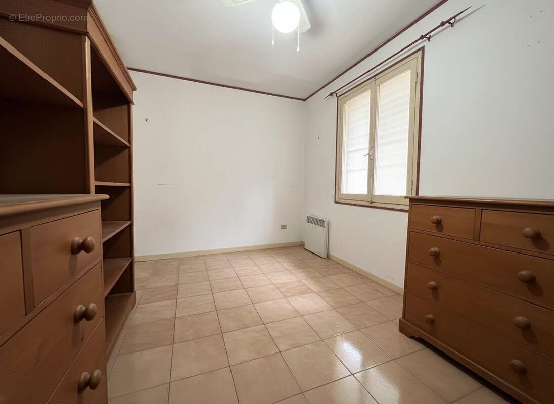 Chambre 3 - Maison à SAINTE-ANASTASIE-SUR-ISSOLE