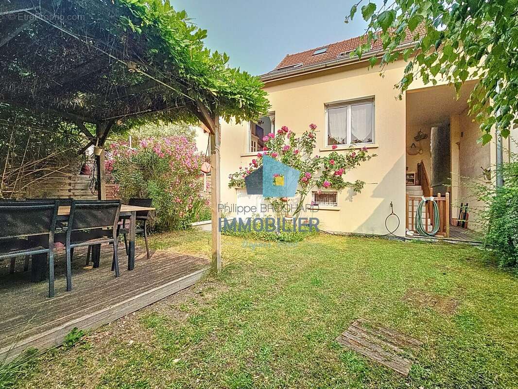 Maison à LE BLANC-MESNIL