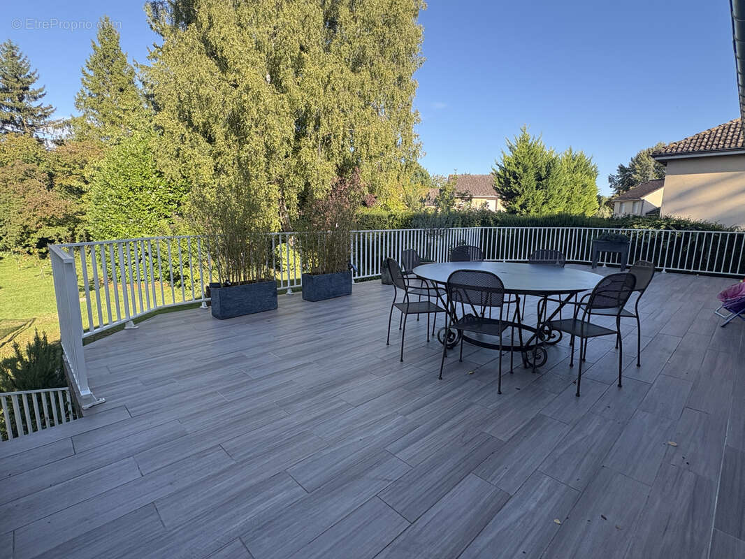 Maison à SAINT-JULIEN-LES-VILLAS