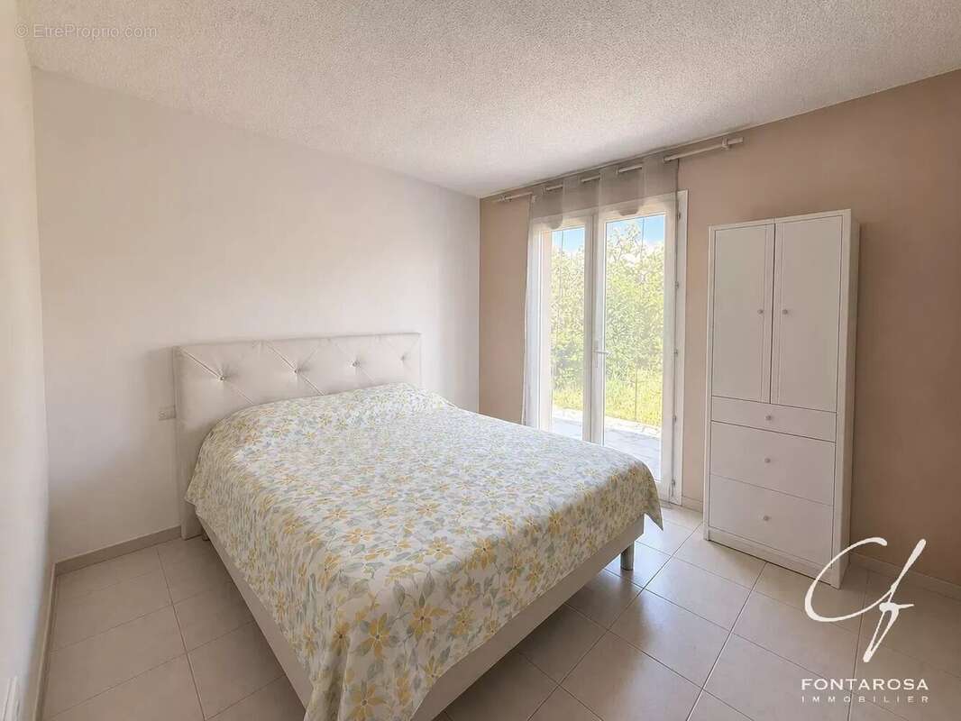 Villa au calme avec beau potentiel — Fréjus limitrophe Saint-Raphaël - photo 11